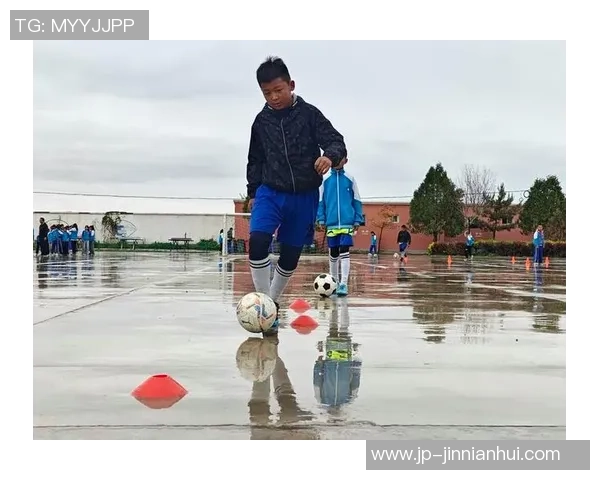 探索足球的叠法与技巧提升球员综合素质的有效途径